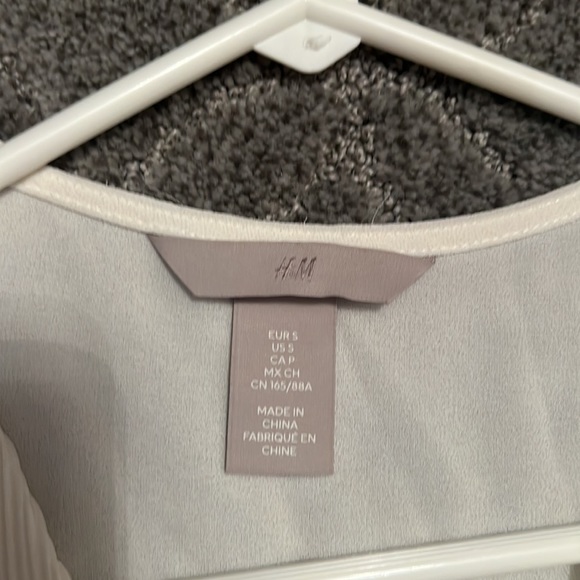 H&M Sleeveless top - Picture 2 of 7